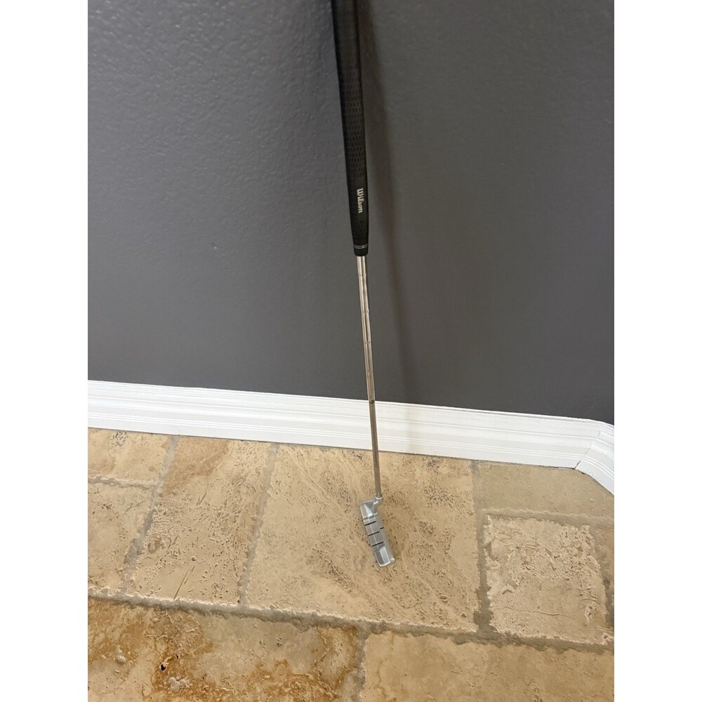 Wilson It's a Girl Thing Women's Blade Putter Golf Club, Steel Shaft